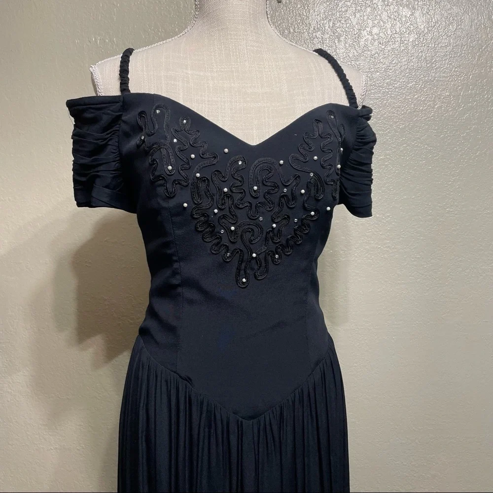 ♠️ Karin Steven’s Black off the Shoulder Vintage Dress - Picture 4 of 8